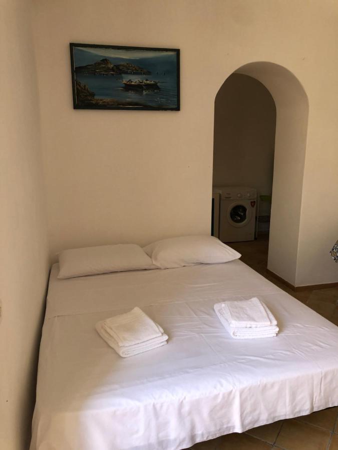 Il Cortiletto - Lipari Centro Appartement Buitenkant foto